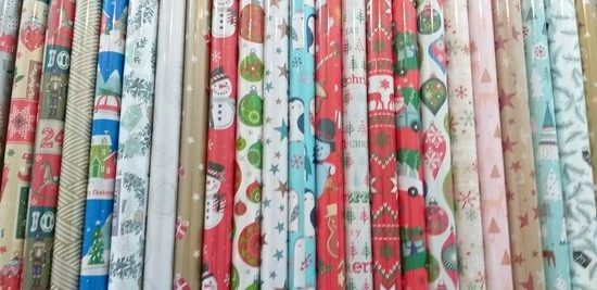 Merkloos Kerstgeschenkpapier - 5 Rollen - 70cm X 200cm - Verschillende Design 5 Merkloos Kerstgeschenkpapier - 5 Rollen - 70cm X 200cm - Verschillende Design - Afbeelding 5