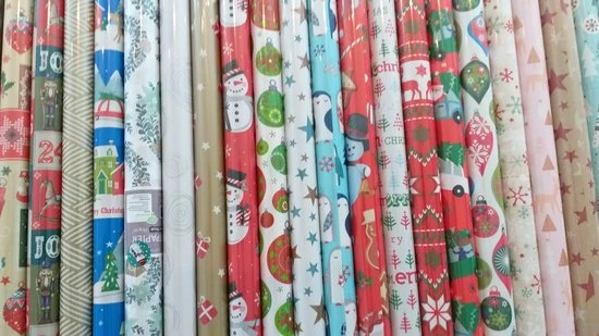 Merkloos Kerstgeschenkpapier - 5 Rollen - 70cm X 200cm - Verschillende Design 4 Merkloos Kerstgeschenkpapier - 5 Rollen - 70cm X 200cm - Verschillende Design - Afbeelding 4